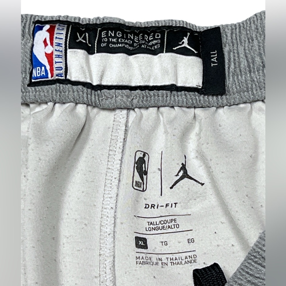 Nike Jordan Men's Charlotte Hornets Team Issued Gray Shorts Size XLT - Picture 3 of 7